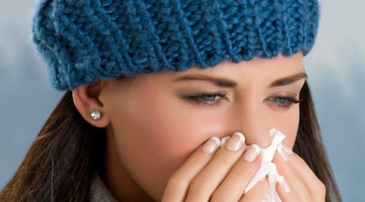 5 φυσικοί τρόποι για να σταματήσεις το κρύωμα