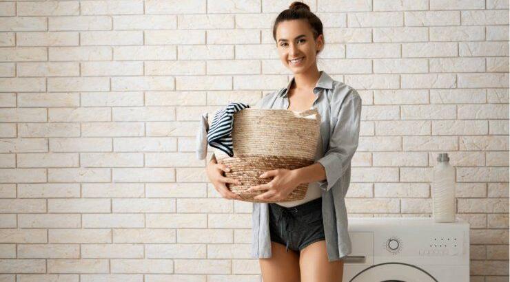Έξυπνα tips για να στεγνώνουν πιο γρήγορα τα πλυμένα ρούχα το χειμώνα