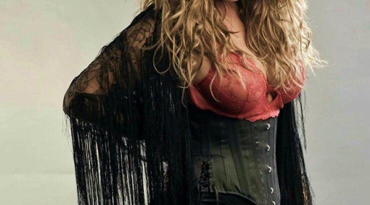 Έλενα Παπαρίζου: Η αντίδραση του συζύγου της όταν είδε τη σέξι φωτογράφισή της για το μιούζικαλ