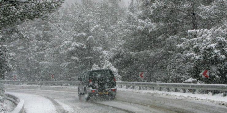 Κλειστοί δρόμοι λόγω κακοκαιρίας-Ομίχλη και χιόνια σε ορεινά