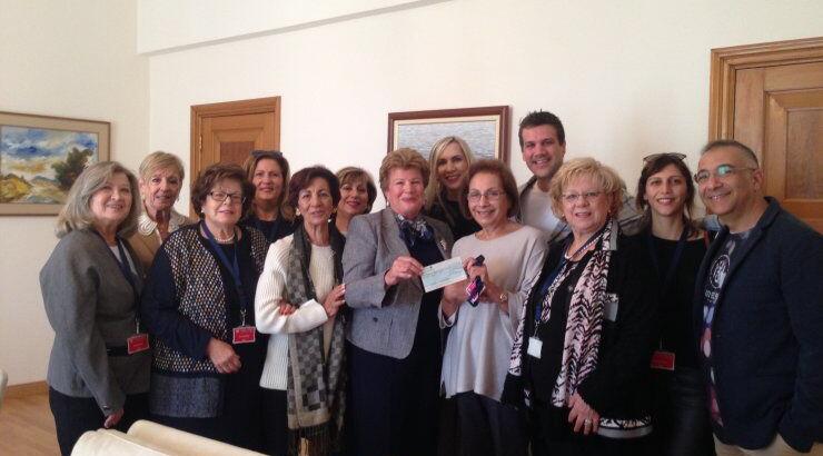 Η παράδοση επιταγής €2000 απο τον Όμιλο Inner Wheel Λευκωσίας στον Ανεξάρτητο Φορέα Κοινωνικής Στήριξης.