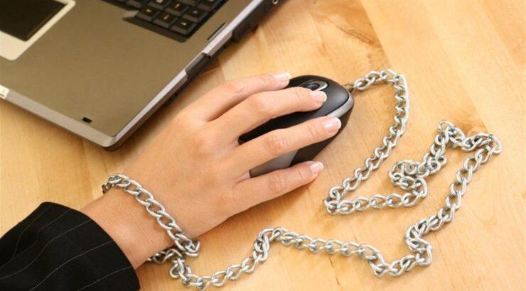 Έρευνα αποκαλύπτει πως το facebook είναι τόσο εθιστικό όσο...και η κοκαίνη 