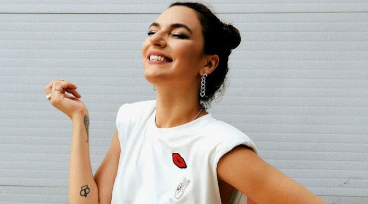 Ιωάννα Λαμπροπούλου: Δεν πάει το μυαλό σας πως επεδίωξε να δροσιστεί σε βραδινή της έξοδο! [βίντεο]