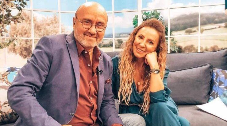 “Ήρθε κι έδεσε”: Απίστευτο! Ο καλεσμένος τους μιλούσε στο τηλέφωνο και άνοιγε την πόρτα on air!