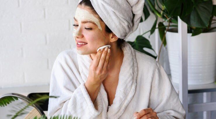 Winter skincare: Η απόλυτη ενυδατική DIY μάσκα προσώπου για ξηρό δέρμα