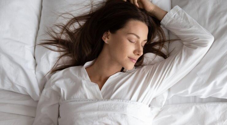 Μεταξωτή μαξιλαρoθήκη: Το beauty tool που θα σου χαρίσει αψεγάδιαστη επιδερμίδα και λαμπερά μαλλιά 