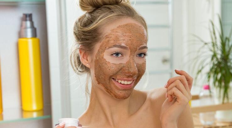 DIY μάσκα προσώπου με βρώμη που θα καταπραΰνει και θα θρέψει την επιδερμίδα σου