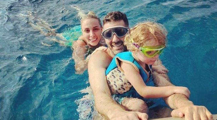 Ήβη Κυπριανού: Η τρυφερή ανάρτηση με τον σύζυγό της αγκαλιά με τους δύο γιους τους!