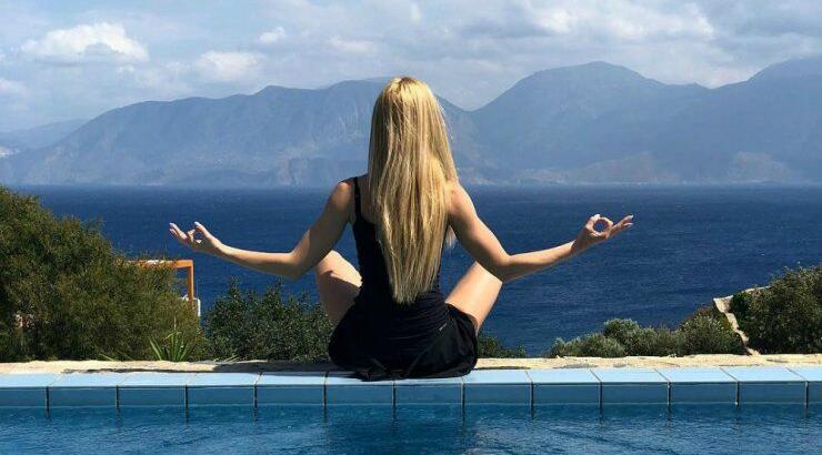 Γνωστή Ελληνίδα χώρισε λίγο πριν ανεβεί τα σκαλιά της εκκλησίας