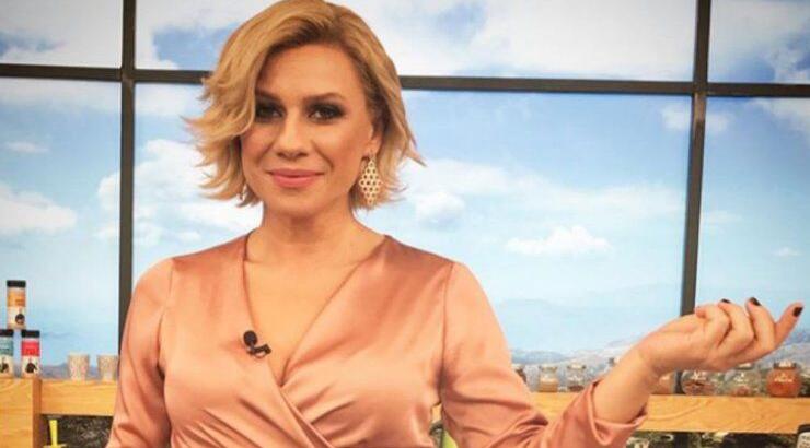 Κατερίνα Καραβάτου: Την είδαμε στο λούνα παρκ μαζί με τα παιδιά της [εικόνες]