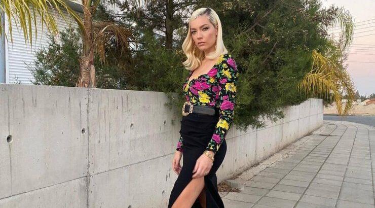 Colour-blocking: Η Άντρη Καραντώνη σου δείχνει πώς να το πετύχεις