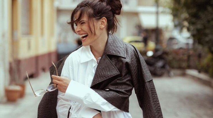 Το super stylish city look της Χριστίνας Μπόμπα και πώς να το αντιγράψεις