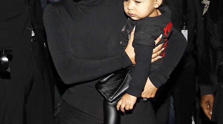 Στην πρώτη σειρά του Paris Fashion Week η Kim Kardashian μαζί…με την κόρη της [εικόνες]