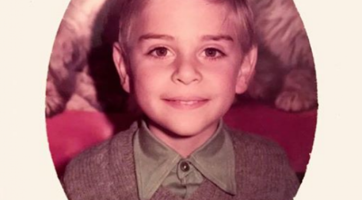 Ποιος επώνυμος Κύπριος που διαπρέπει στο εξωτερικό είναι το αγοράκι στη φωτογραφία;