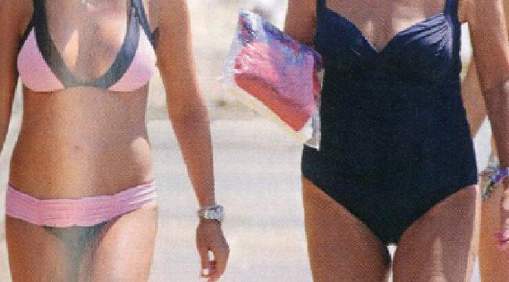 Έλλη Κοκκίνου: Στη Μύκονο με τη μητέρα της μετά τον "χωρισμό" της με τον Μπόγρη! [εικόνες]