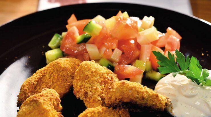 Τραγανές κοτονοστιμιές στο φούρνο με σάλτσα γιαουρτιού