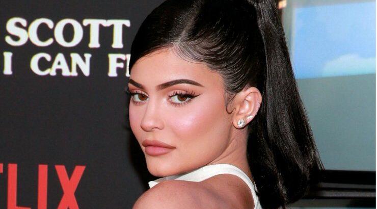 H Kylie Jenner φόρεσε μια ολόσωμη φόρμα Asos 