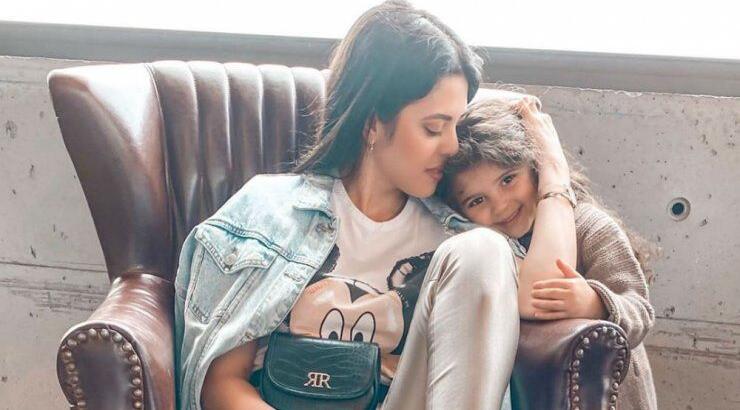 Μαρκέλλα Μαρίνα Κωνσταντίνου: Ποζάρει με matchy – matchy φόρεμα με την κορούλα της!