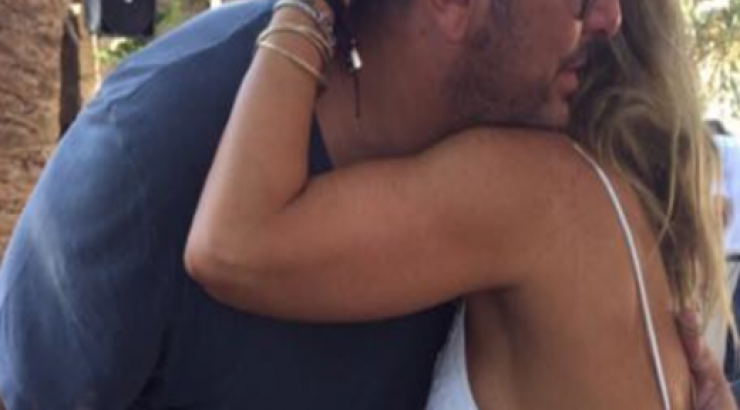 Ποια Κύπρια socialite έβγαλε φωτογραφία αγκαλιά με τον Αντώνη Ρέμο;
