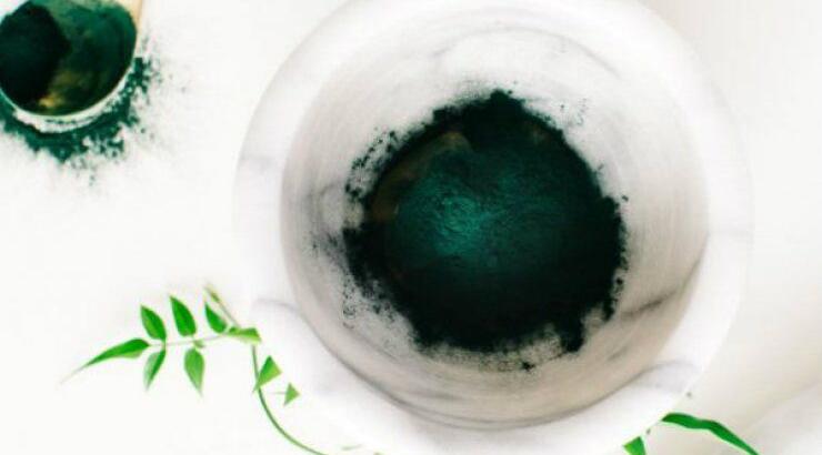 DIY: Μάσκα προσώπου με σπιρουλίνα