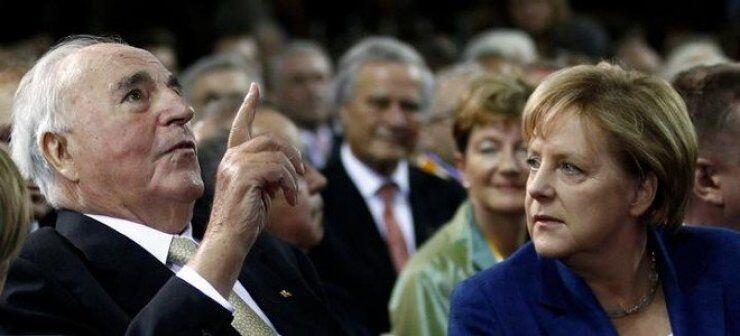 Ο Χέλμουτ Κολ κάνει ρεζίλι την Μέρκελ: Δεν ήξερε ούτε να φάει με μαχαιροπίρουνο  