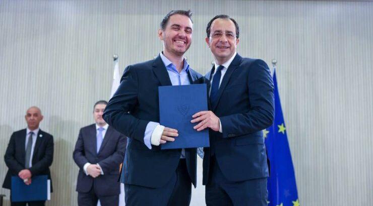 Η στιγμή που ο Μιχάλης Χατζηγιάννης αναλαμβάνει επίσημα το Υφυπουργείο Πολιτισμού [βίντεο]