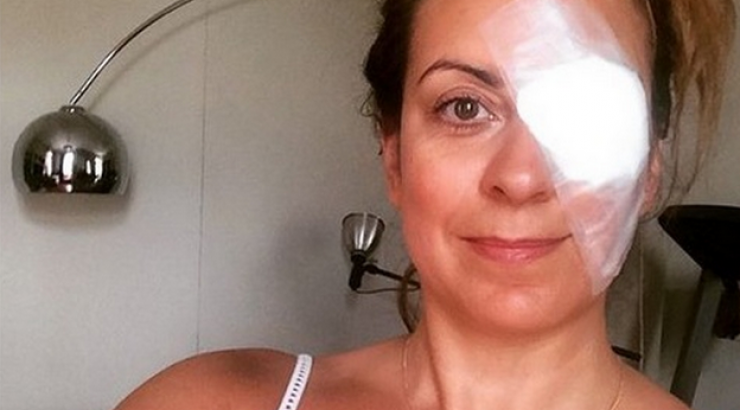 Ευαγγελία Μουμούρη: Το ατύχημα και οι γάζες στο μάτι!