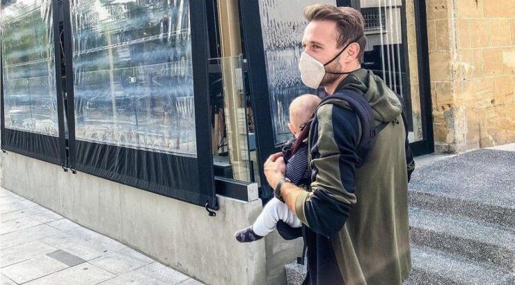 Νεκτάριος Αλεξάνδρου: Φόρεσε το ίδιο καπέλο με τον μικρό Νικόλα και πόζαραν στο φακό