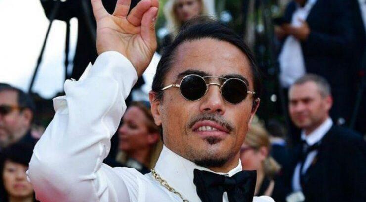 Η επώνυμη Κύπρια που ποζάρει στο πλευρό του διάσημου Τούρκου chef Nusret!