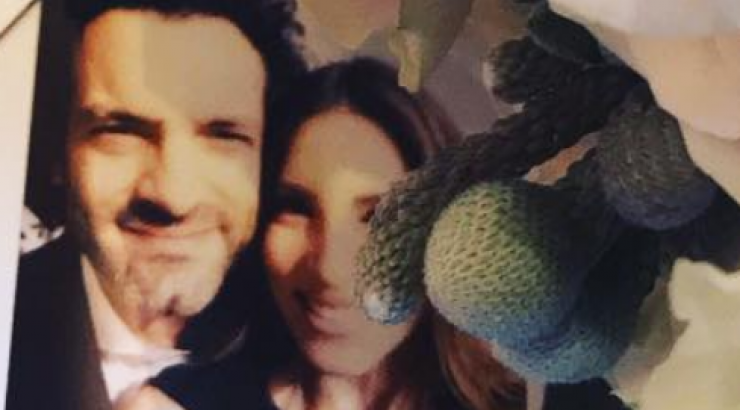 Φίλιππος Μιχόπουλος – Αθηνά Οικονομάκου: Οι πρώτες φωτογραφίες να βγαίνουν από το δημαρχείο και η νύφη να ρίχνει την ανθοδέσμη!