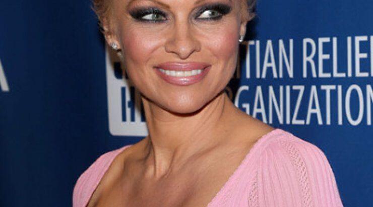 Pamela Anderson: Αποκάλυψε τον ομαδικό βιασμό της!