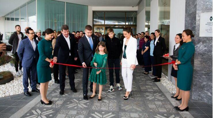 To Parklane, a Luxury Collection Resort & Spa έκοψε κορδέλα εγκαινίων