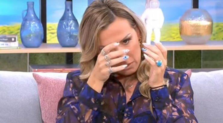 Σοκάρει η Πηγή Δεβετζή: "Κατέβασε το παντελόνι του και με έριξε στον καναπέ" [βίντεο]