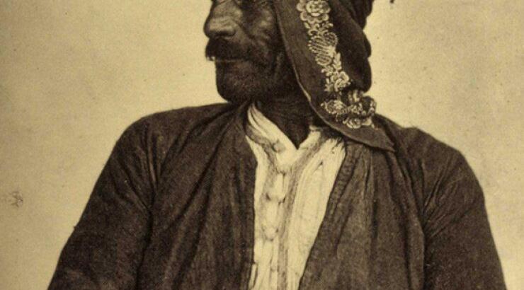 Τα σταμπωτά μαντήλια και ο τελευταίος μαντηλάρης