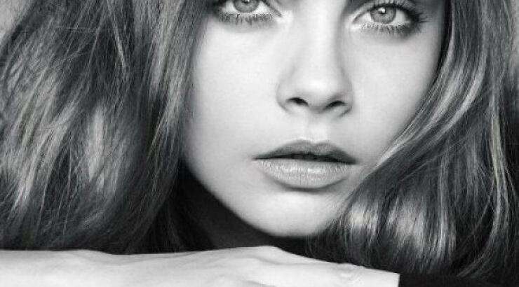 Η Cara Delevingne σου δείχνει τι μπορείς να φορέσεις τις ζεστές μέρες του φθινοπώρου  