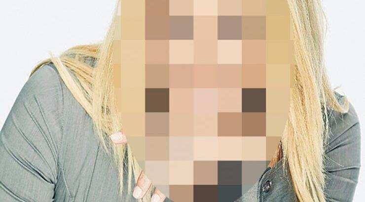 Πασίγνωστη ξανθιά Ελληνίδα παρουσιάστρια φόρεσε σιδεράκια και εμφανίστηκε μπροστά στις κάμερες