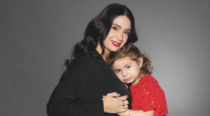 Σάβια Ορφανίδου: Στις κούνιες με την κόρη της, Δέσποινα [βίντεο]