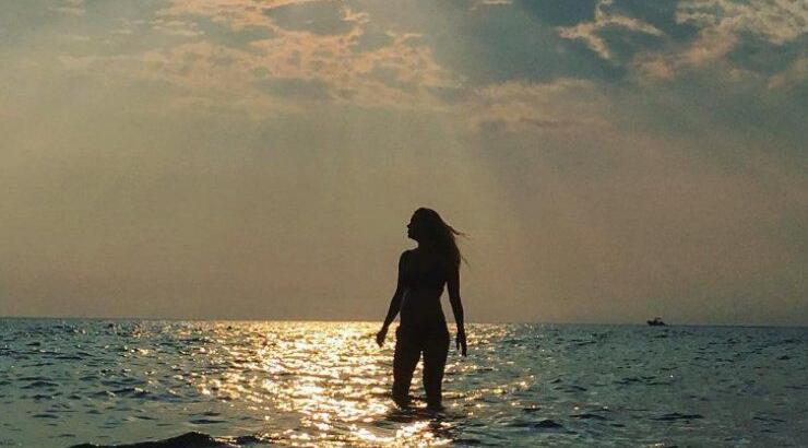 Ελληνίδα παρουσιάστρια μετρά ώρες για τη γέννηση του πρώτου της παιδιού