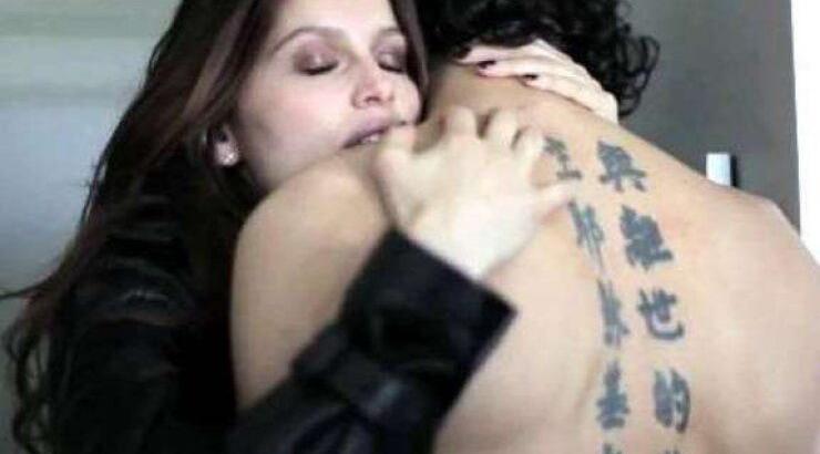 O Έλληνας θεός στην αγκαλιά της Λετίσια Κάστα [βίντεο]