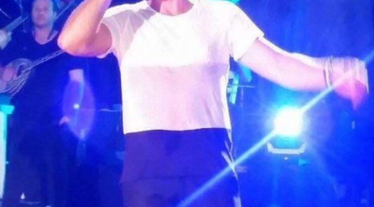 Η πιο φαντασμαγορική εμφάνιση του Νίκου Βέρτη στο "Alati by the Sea" στο Πρωταρά [βίντεο]