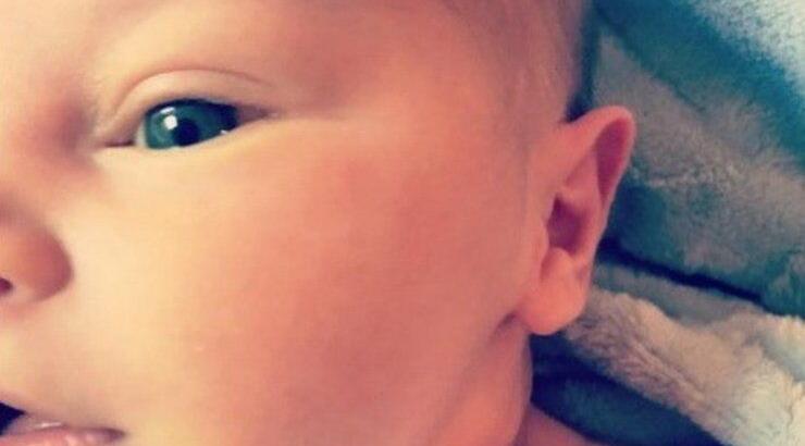 Αυτός είναι ο κούκλος γιος επώνυμης Ελληνίδας