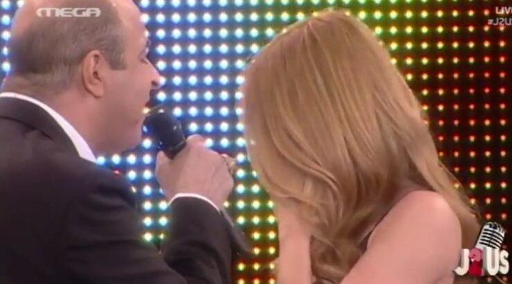 Στέλλα Καλλή: Ξέσπασε ξανά στα γέλια τραγουδώντας πλάι στον Μάρκο Σεφερλή [βίντεο]