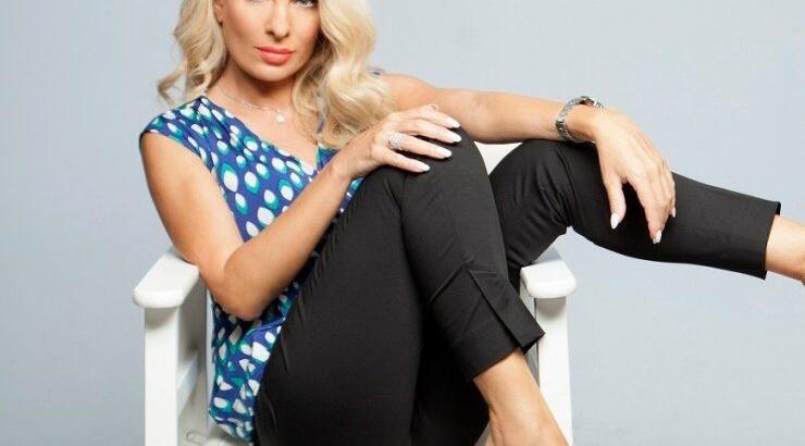 Ποια επώνυμη Ελληνίδα πλέον θα πληρώνει 2000 ευρώ κάθε φορά που θα λέει το όνομα της Ελένης Μενεγάκη