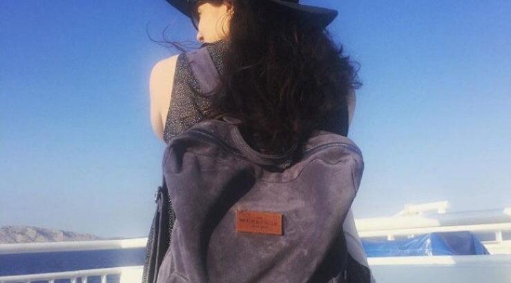 Διαψεύδει ότι ανεβαίνει τα σκαλιά της εκκλησίας Ελληνίδα ηθοποιός με τον επώνυμό σύντροφό της