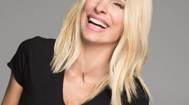 Η Ελένη Μενεγάκη έδειξε φωτογραφία από τα μαθητικά της χρόνια με συμμαθητή το Γιώργο Λιάγκα