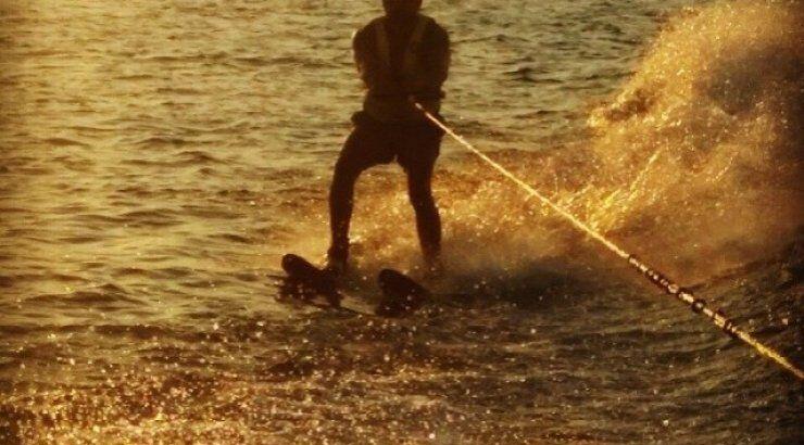 Ήρθαν και οι πρώτες δημόσιες αγκαλιές και τρυφερές στιγμές για hot Κύπριο επώνυμο με την ηθοποιό φημολογούμενη σύντροφο του 