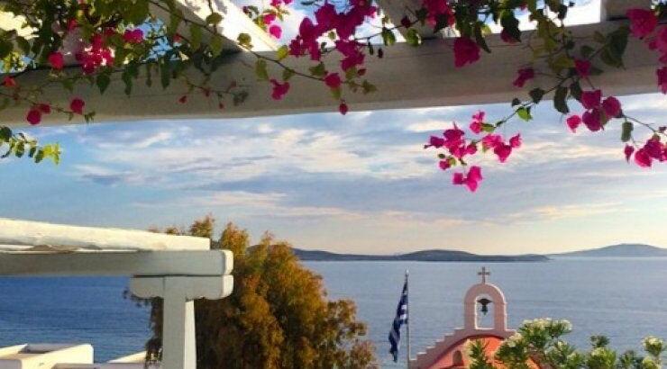 Κύπρια socialite απολαμβάνει τις διακοπές της στην Μύκονο