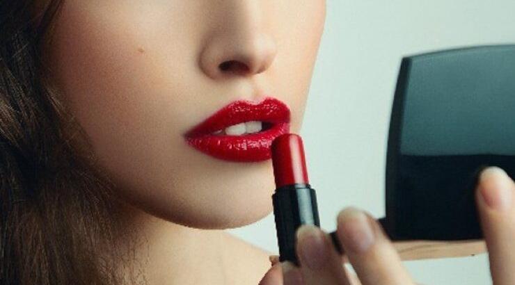 Το κλασικό μακιγιάζ του Αγίου Βαλεντίνου δέχεται makeover (κοινώς... κάντο αλλιώς)