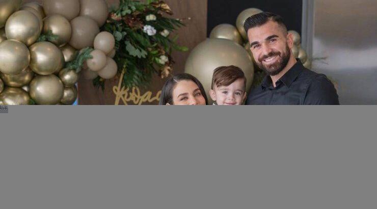 Φλωρεντία Σαββίδου Σιέλη: Με τον γιο της στην παραλία να της χαϊδεύει τη φουσκωμένη κοιλίτσα [βίντεο]