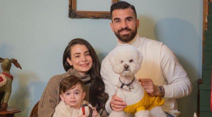 Βαλεντίνος Σιέλης: Η σύζυγός του τον “τσάκωσε” να μαθαίνει στον σκύλο τους να κάνει κεφαλιές 